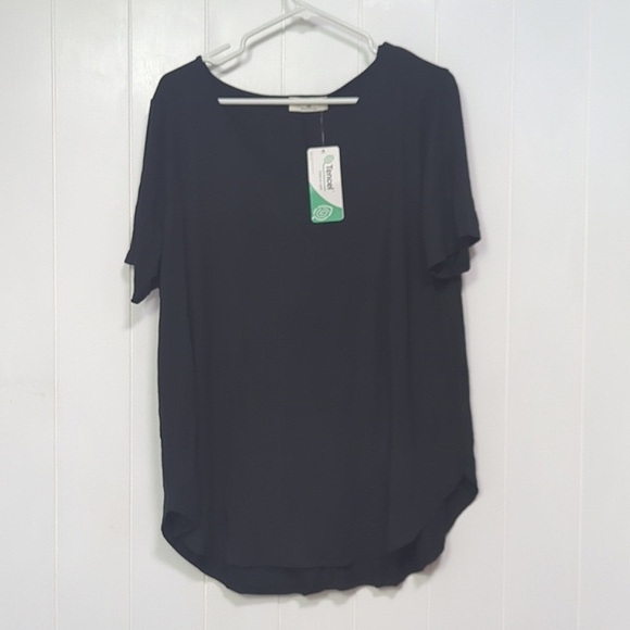 Zenana Outfitters Tops - ⭐ NWT Zenana Black Tencel Soft Top